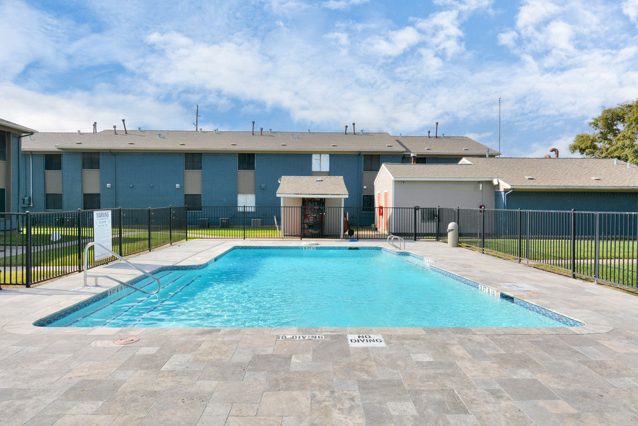 the pool at The Crossings at 31st